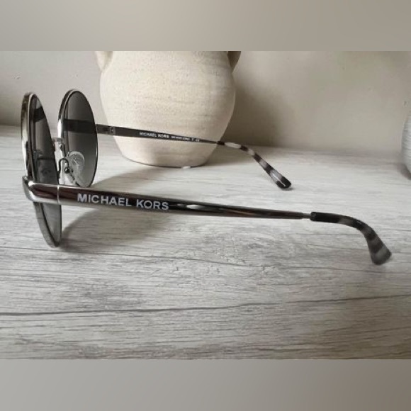 Brand New Michael Kors Women’s sunglasses - Picture 7 of 7